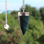 Ielādēt attēlu galerijas skatītājā, Svārsts Heliotrops / Asinsakmens Brazīlija / Heliotrope Bloodstone Acorn