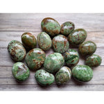 Ielādēt attēlu galerijas skatītājā, Akmens Hrizoprazs Madagaskara / Chrysoprase Chakra Stone