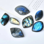 Ielādēt attēlu galerijas skatītājā, Akmens Labradorīts / Labradorite (Leaf)