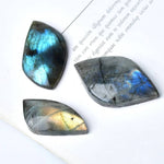 Ielādēt attēlu galerijas skatītājā, Akmens Labradorīts / Labradorite (Leaf)