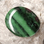 Ielādēt attēlu galerijas skatītājā, Akmens Coizīts / Rubīns Coizītā Tanzānija / Ruby Zoisite Chakra Stone 30-45mm