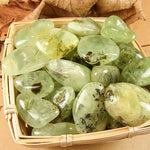 Ielādēt attēlu galerijas skatītājā, Akmens Prenīts Mali / Prehnite