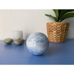 Ielādēt attēlu galerijas skatītājā, Akmens Kalcīts / Zilais Kalcīts / Blue Calcite Sphere 8cm 730gr