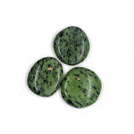 Ielādēt attēlu galerijas skatītājā, Akmens Coizīts / Rubīns Coizītā Tanzānija / Ruby Zoisite Chakra Stone 30-45mm