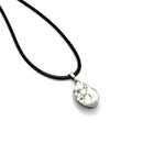 Ielādēt attēlu galerijas skatītājā, Kulons Pin Drilled Hovlīts / Howlite 1.5cm - 3cm