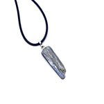 Ielādēt attēlu galerijas skatītājā, Kulons Kianīts / Kyanite