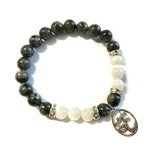 Load image into Gallery viewer, Rokassprādze MIX Labradorīts un Mēnessakmens / Labradorite & Moonstone with OM 8mm