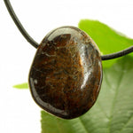 Ielādēt attēlu galerijas skatītājā, Kulons Granāts Brazīlija / Garnet 1.5cm - 3cm
