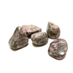 Load image into Gallery viewer, Akmens Tulīts Norvēģija / Thulite
