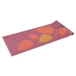 Ielādēt attēlu galerijas skatītājā, Leela Collection &quot;LEAVES&quot; Yoga Mat / Jogas Paklājiņš LEELA COLLECTION 183x60cm / 4.5mm
