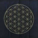 Load image into Gallery viewer, Galdauts Dzīvības Zieds / Tarot &amp; Rune Altar Cloth Flower of Life Gold 50x50cm
