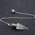 Ielādēt attēlu galerijas skatītājā, Svārsts Kalnu Kristāls / Rock Crystal Conical Pendulum Healing Crystal

