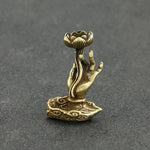 Load image into Gallery viewer, Turētājs konusiem ar krītošu dūmu efektu Hand &amp; Lotus 6cm x 4cm
