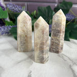 Ielādēt attēlu galerijas skatītājā, Akmens Mēnessakmens / Moonstone 6-12cm
