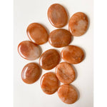Ielādēt attēlu galerijas skatītājā, Akmens Aventurīns / Oranžais Aventurīns / Orange Aventurine Chakra Stone 30-45mm
