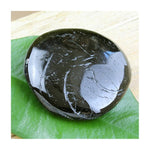 Ielādēt attēlu galerijas skatītājā, Akmens Turmalīns / Melnais Turmalīns / Black Tourmaline Chakra Stone
